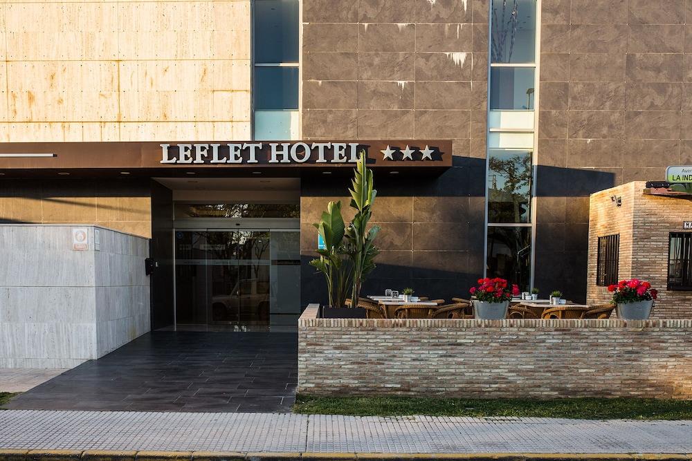 Hotel Leflet Sanlucar Sanlúcar la Mayor Exteriér fotografie